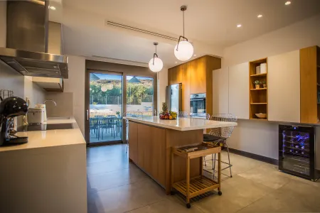  Kitchen 