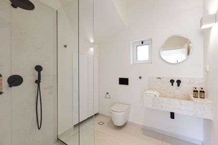  en suite bathroom