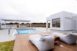 Luxueuse villa Sardines neuve en location de vacances avec commodités, à deux pas de la plage !