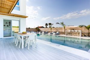 Une nouvelle villa Sardines de vacances luxueuse et entièrement équipée à quelques pas de la plage.