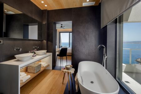 en suite bathroom