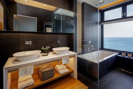  en suite bathroom