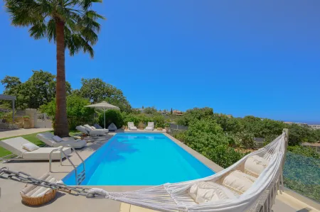  hammock and pool