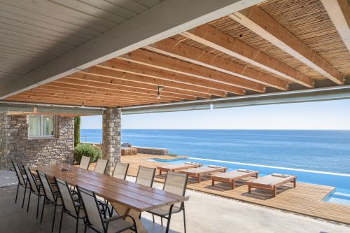  outdoor dining area