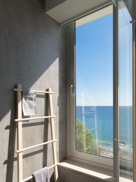  bathroom sea view