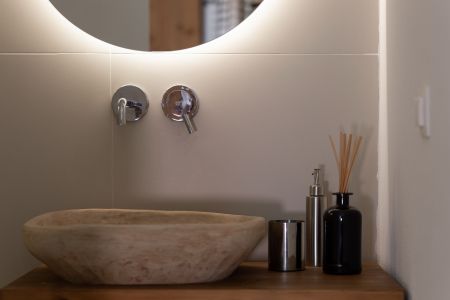  bathroom 