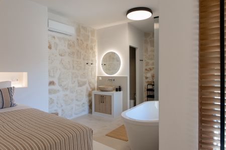   bathroom 