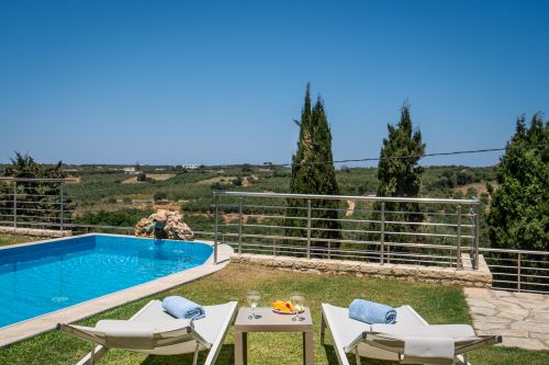  loungers and pool