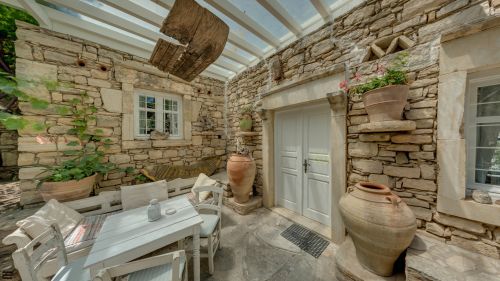  outside sitting area