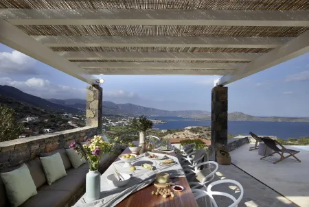  outdoor dining area (villa 1)