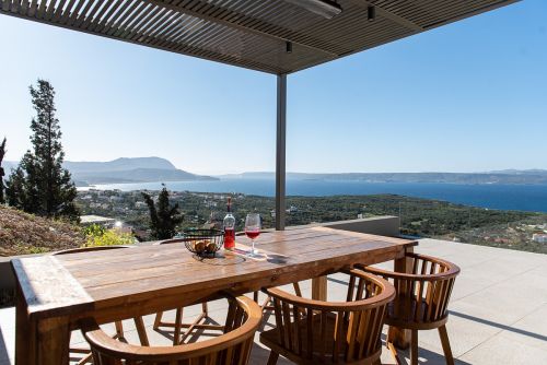   outdoor dining area