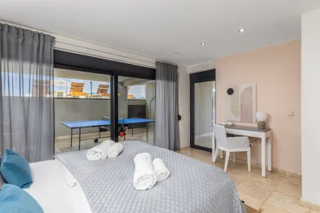  bedroom with outdoor access