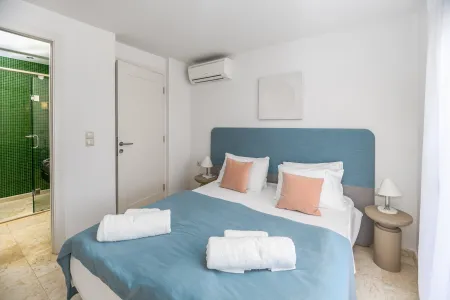  bedroom with ensuite bathroom