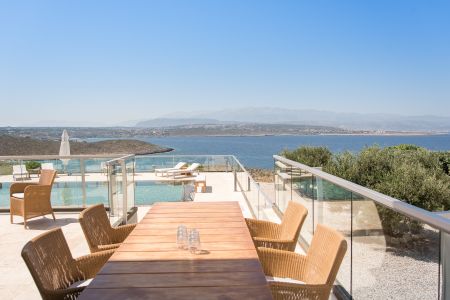  Outdoor dining area