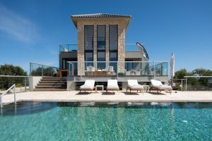 Part of the Sea Crete Villas holiday complex, Seafront 1 is an elegant new Greek villa in Tersanas, stylishly decorated and fitted with modern amenities for an exclusive, luxury vacation.