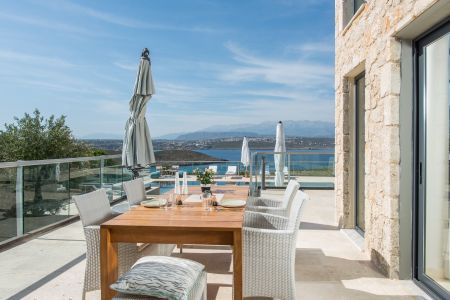  Outdoor dining area