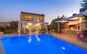 Chic luxury villa Penelope in the village of Kato Gouves in Crete, the ideal destination for a restful, private vacation.