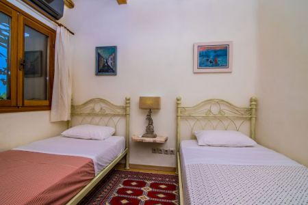  twin bedroom