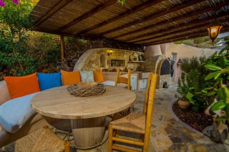  outdoor dining area