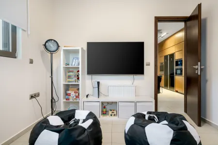  playroom 
