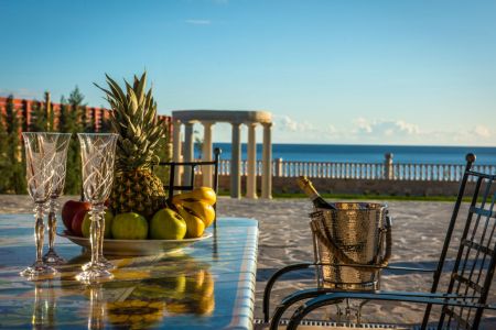  outdoor dining area