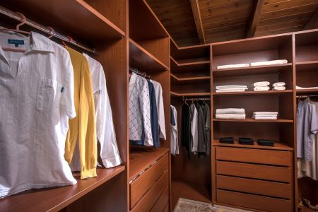  walk-in closet