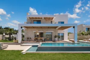 Logari Villa située dans le village de Xirosterni près de La Canée, en Crète, avec tout le confort moderne pour les familles et les amis. Panier petit-déjeuner quotidien gratuit.