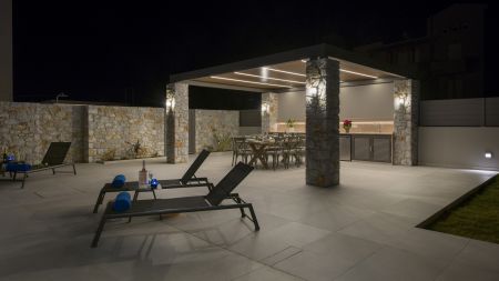 outdoor kitchen by night