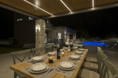  outdoor dining by night