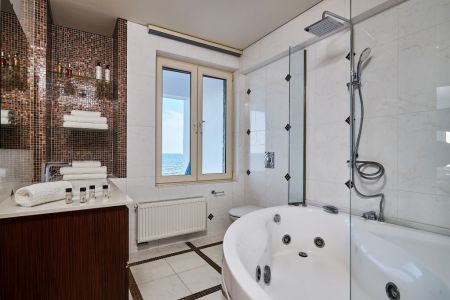   ensuite bathroom