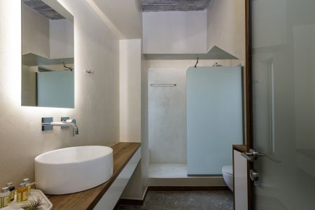 bathroom (2-bed)