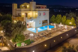 Villa de luxe récemment rénovée 4 Seasons offrant toutes les commodités modernes pour des vacances idylliques sur une île grecque