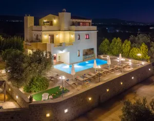 Newly remodeled luxury villa 4 Seasons offering all the modern conveniences for an idyllic Greek island vacation