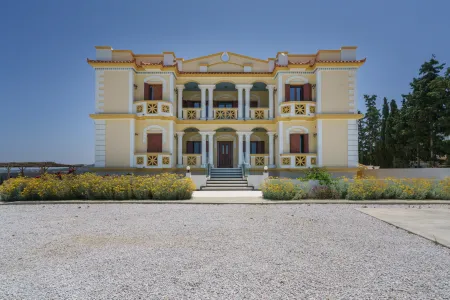  Villa exterior