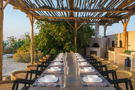  Outdoor dining
