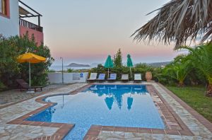 Villa Seli avec Piscine Intérieure Chauffante à La Canée