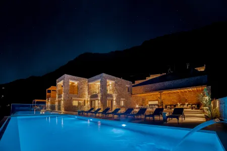  outdoor kitchen by the pool