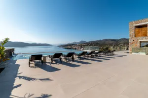 Villa Spinaloga IVV luxueusement conçue, à quelques minutes de la plage, avec piscine privée à Elounda