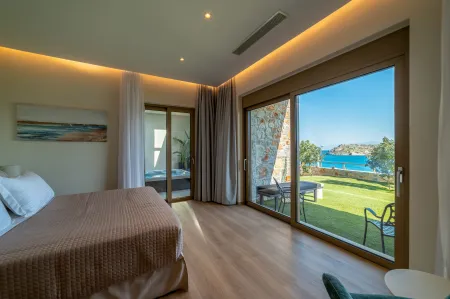  double bedroom with jacuzzi