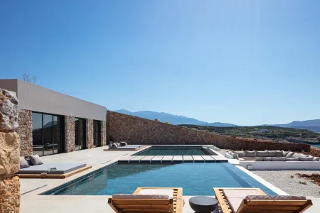  sunbeds and pools