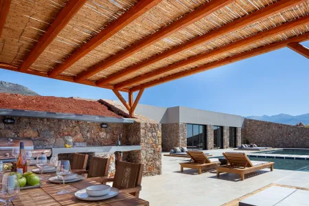  bbq area and pool