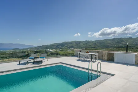  pool and bbq area