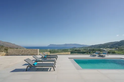  pool and sunbeds