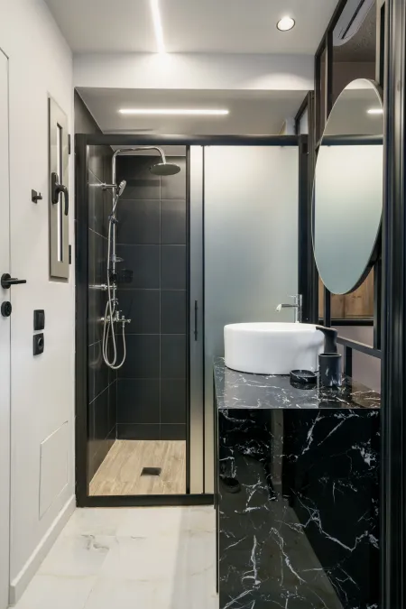  bathroom 
