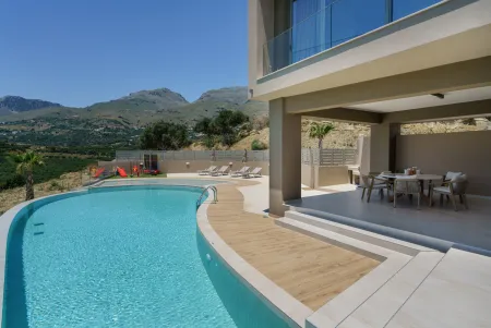  outdoor dining area