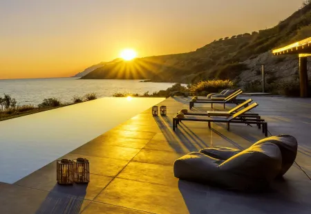 Beach House Arvi East
