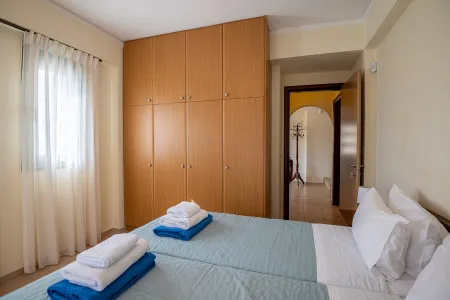  Twin bedroom