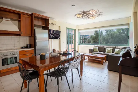  kitchen and living room