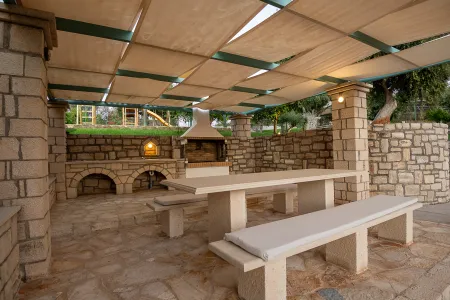  BBQ area