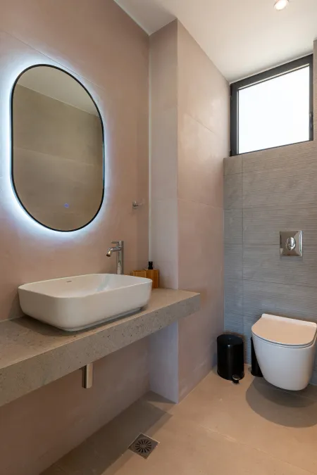  Ensuite bathroom
